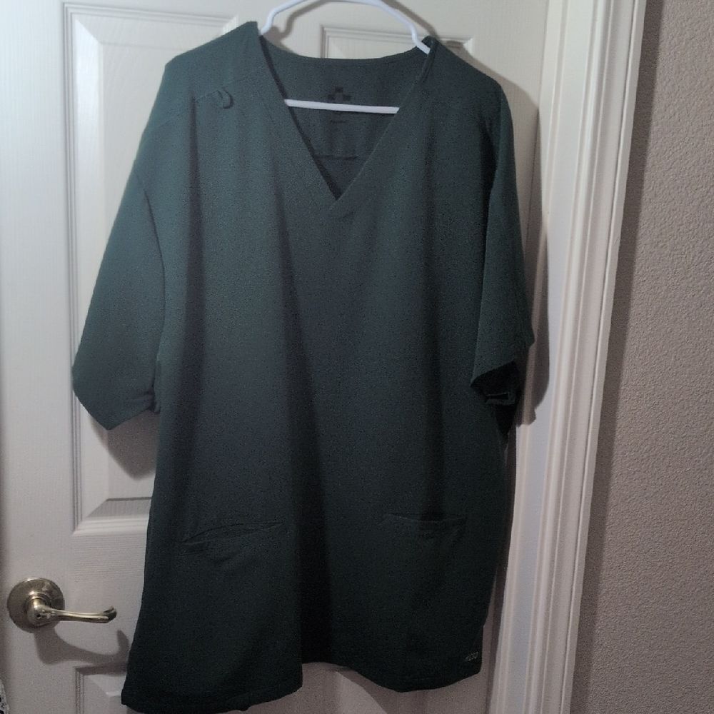 💲⬇️Akeso Dark Green V-Neck Women's Scrub Top, Excellent💯